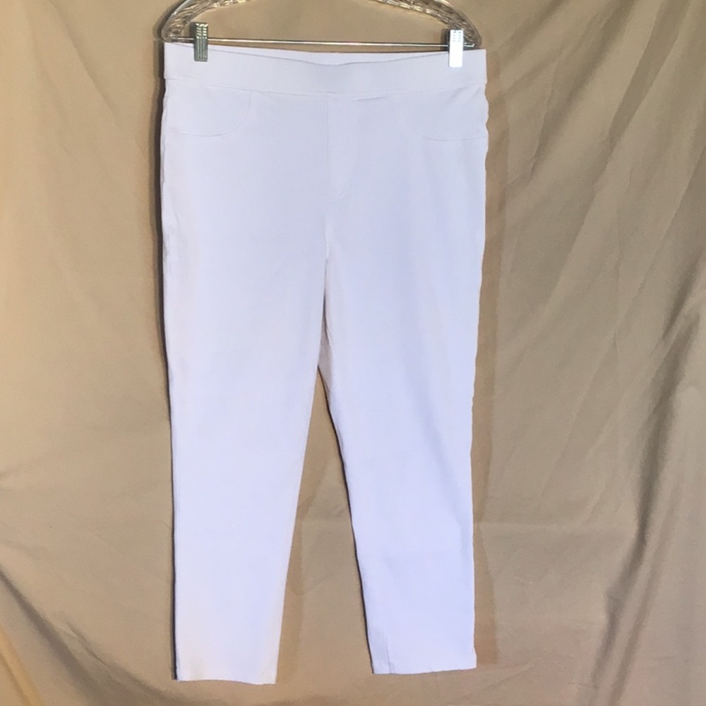 Time and Tru White Ankle-Length Cropped Pants
